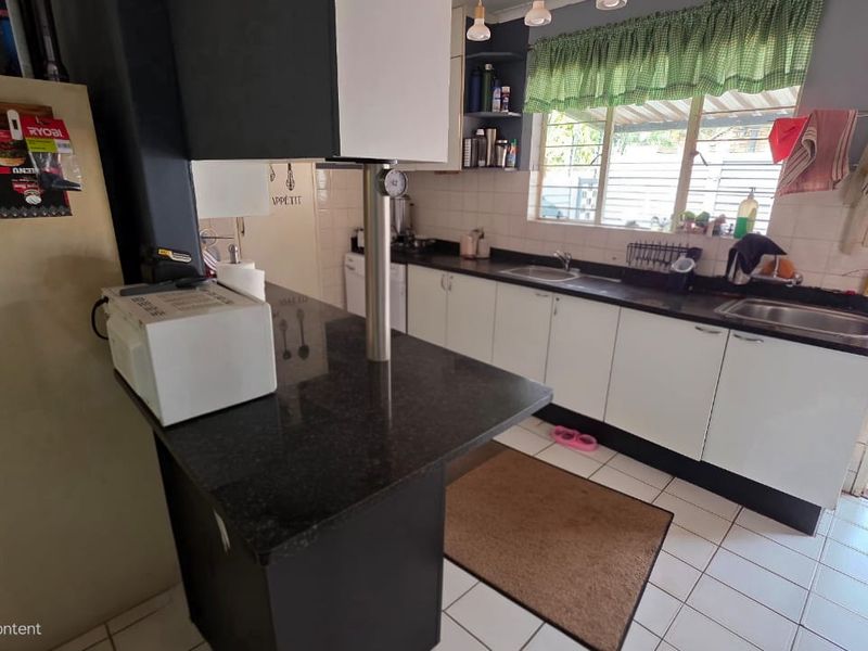 Immaculate 3-Bedroom Home with Entertainer’s Lapa, Pool & Solar Power - Photo 6