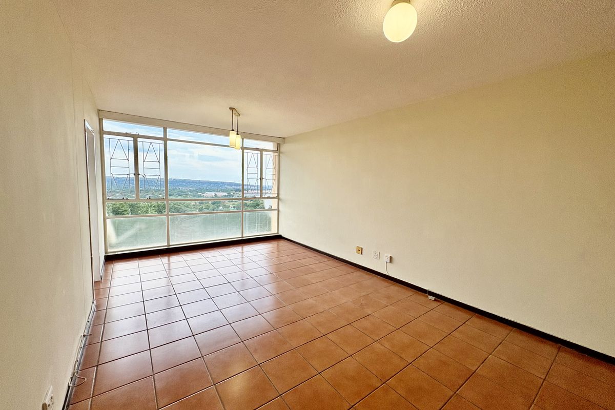 SPACIOUS 2-BEDROOM APARTMENT (near Silverton) - Photo 3