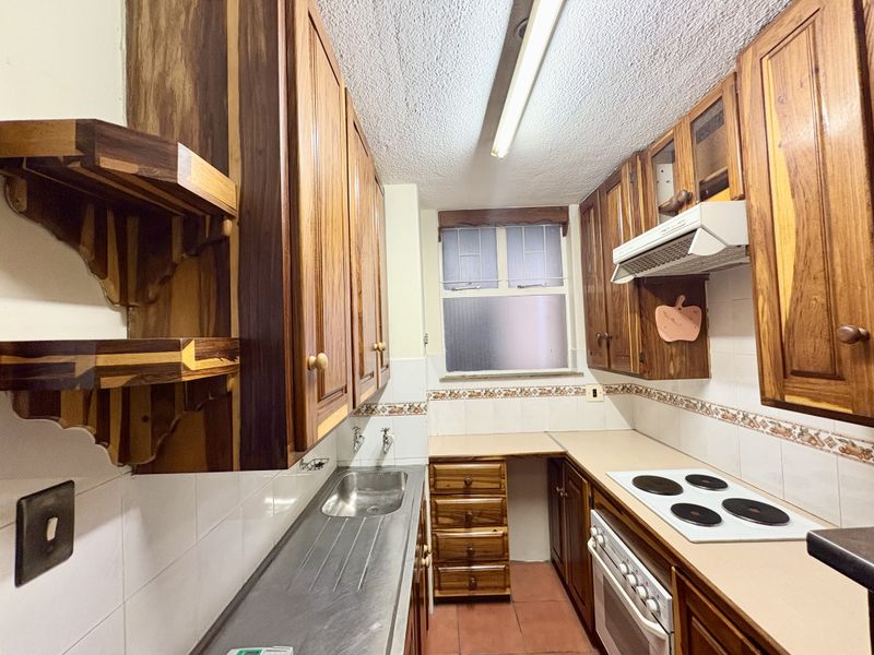 SPACIOUS 2-BEDROOM APARTMENT (near Silverton) - Photo 10