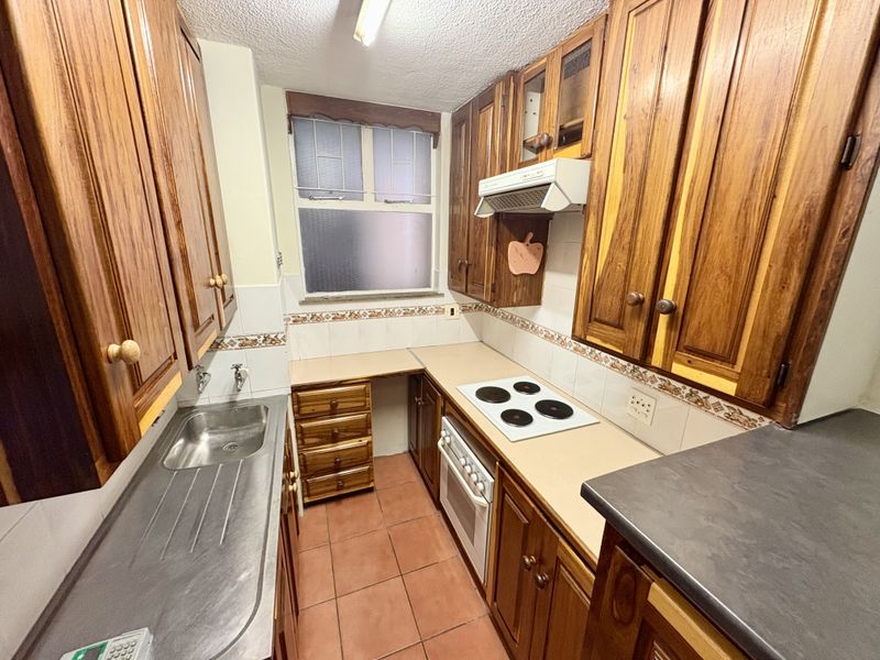 SPACIOUS 2-BEDROOM APARTMENT (near Silverton) - Photo 9