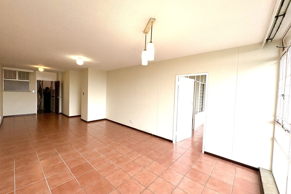 SPACIOUS 2-BEDROOM APARTMENT (near Silverton) - Photo 5