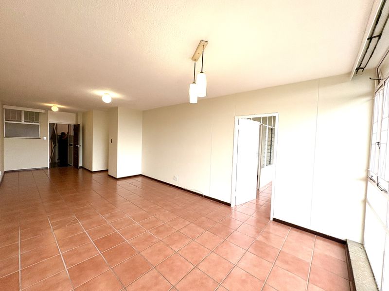 SPACIOUS 2-BEDROOM APARTMENT (near Silverton) - Photo 5