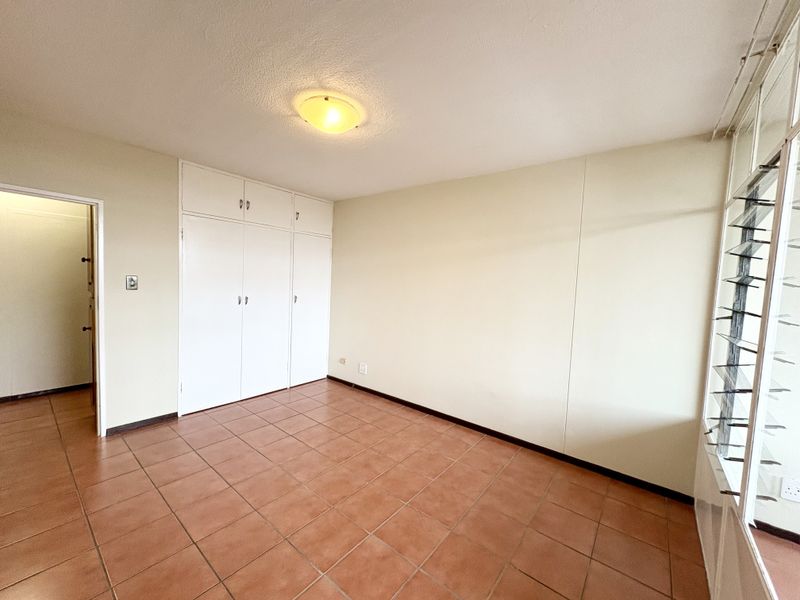 SPACIOUS 2-BEDROOM APARTMENT (near Silverton) - Photo 6