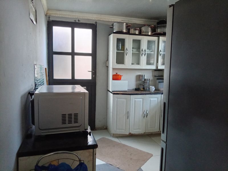 "Modern and Spacious Family Home for Sale at Mdantsane nu14 - Photo 4