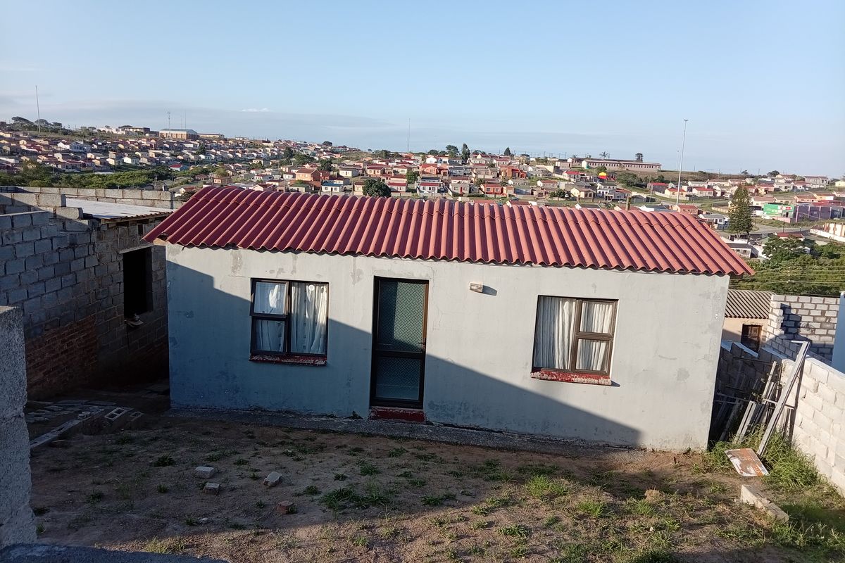 "Modern and Spacious Family Home for Sale at Mdantsane nu14 - Photo 2