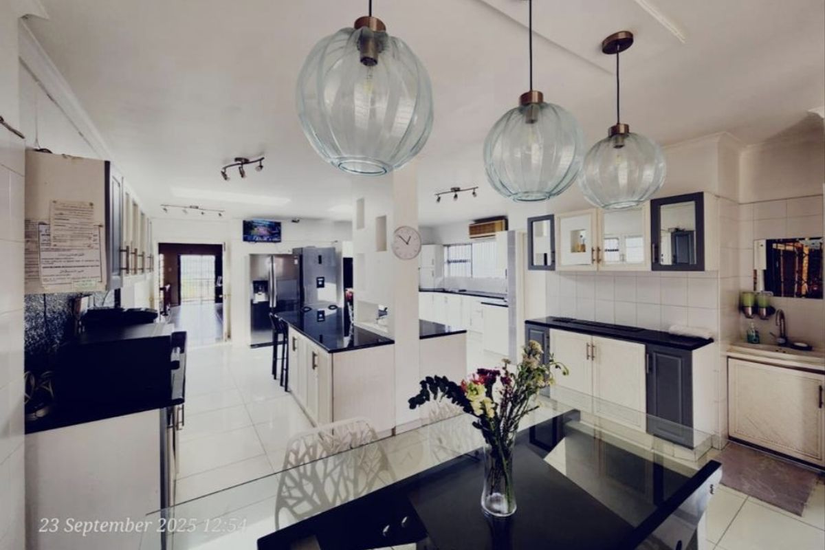 Exceptional Dual Living Opportunity Luxury Space and Versatility - Photo 3