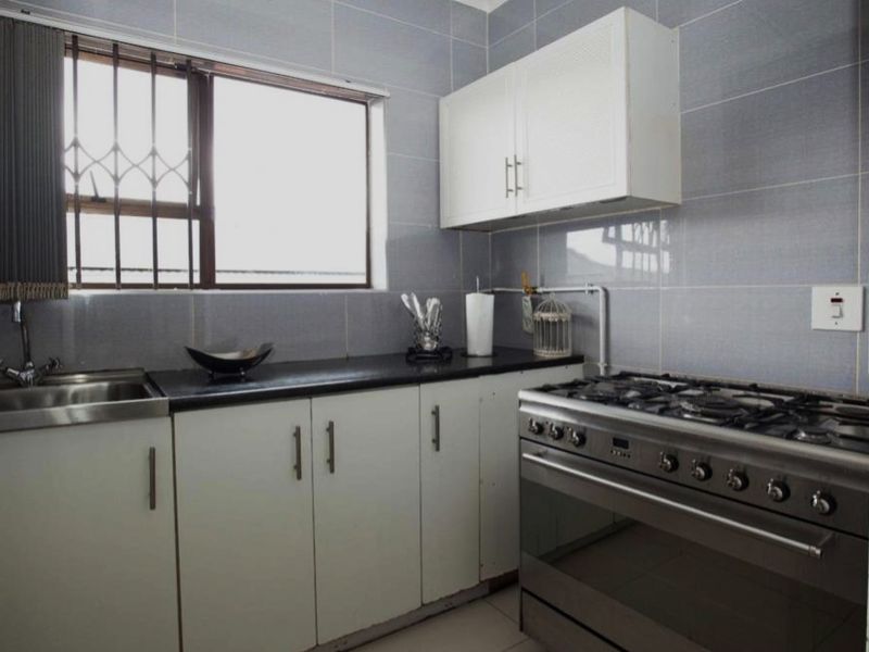 Exceptional Dual Living Opportunity Luxury Space and Versatility - Photo 8