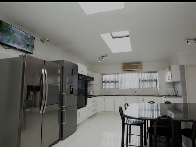 Exceptional Dual Living Opportunity Luxury Space and Versatility - Photo 6