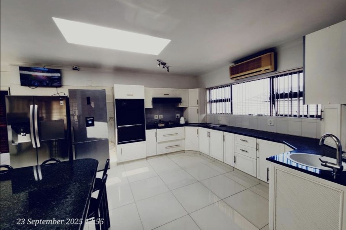 Exceptional Dual Living Opportunity Luxury Space and Versatility - Photo 4