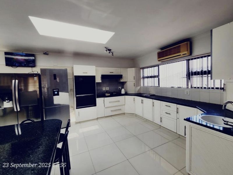 Exceptional Dual Living Opportunity Luxury Space and Versatility - Photo 4