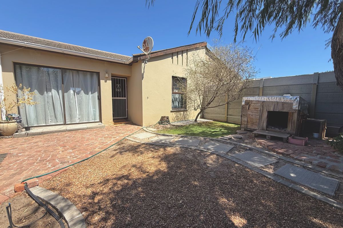 2 Bedroom Townhouse for Sale in Table View Quiet Secure Complex Pet Friendly with Large Courtyards - Photo 2
