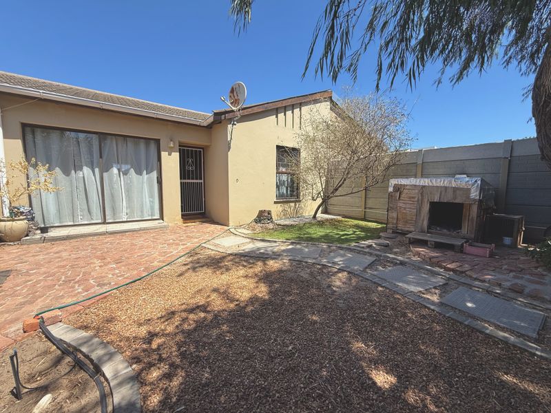 2 Bedroom Townhouse for Sale in Table View Quiet Secure Complex Pet Friendly with Large Courtyards - Photo 2