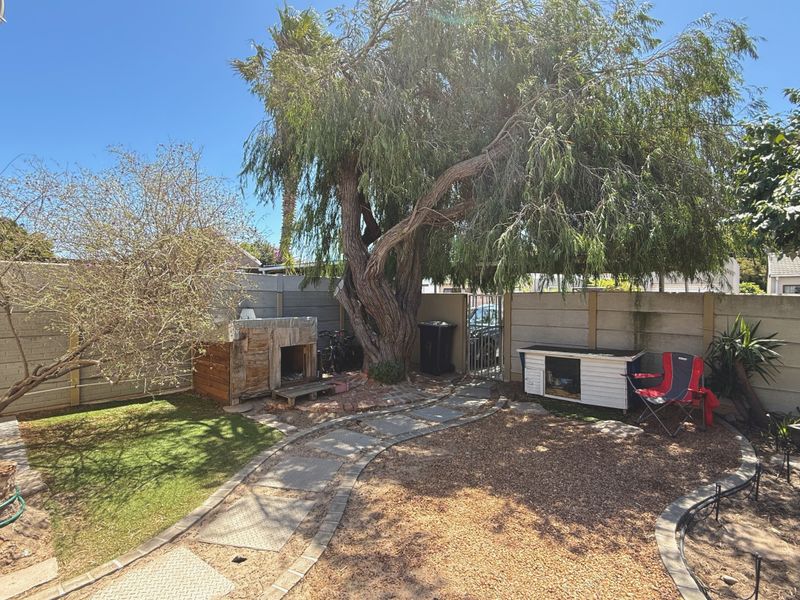 2 Bedroom Townhouse for Sale in Table View Quiet Secure Complex Pet Friendly with Large Courtyards - Photo 4