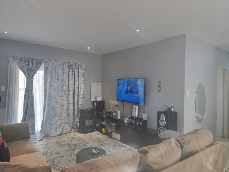 APARTMENT FOR SALE - Photo 3