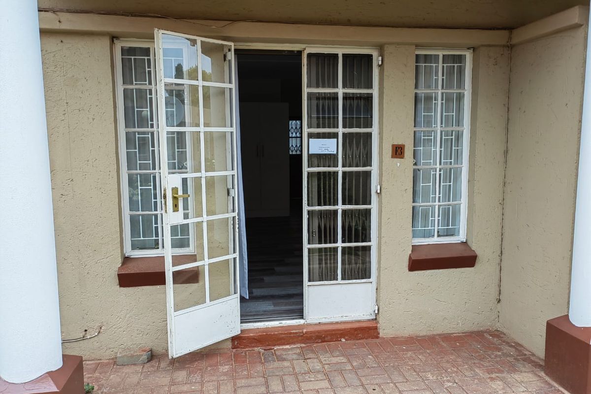 Apartment in Villa Riviera Retirement Complex for sale - Photo 4
