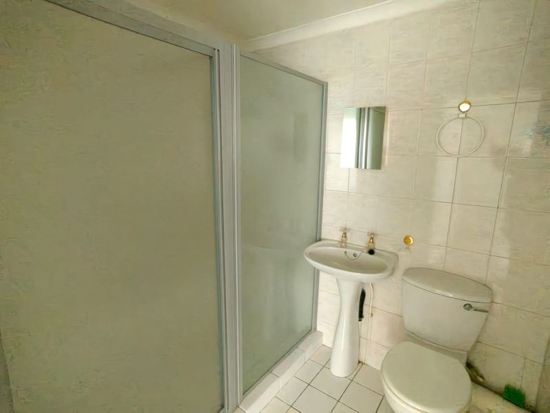 Apartment in Villa Riviera Retirement Complex for sale - Photo 10