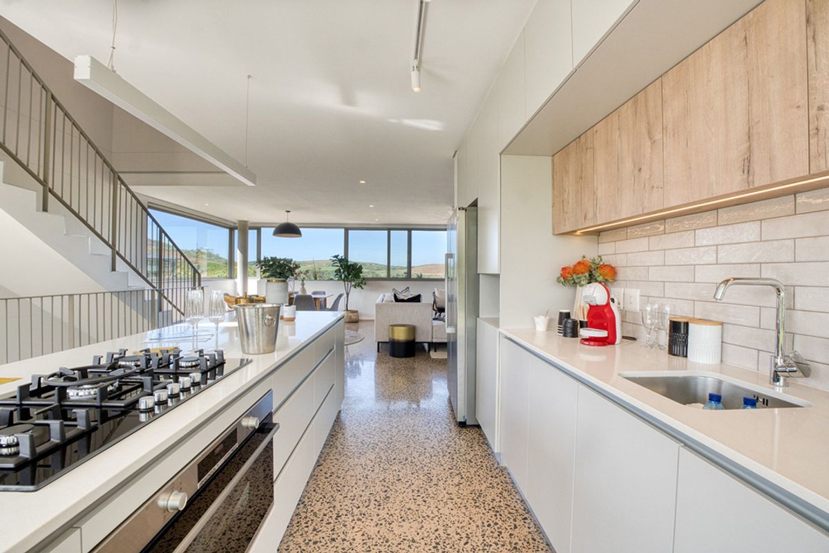 Luxury Home On Golf Estate - Photo 3