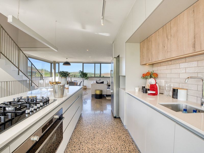 Luxury Home On Golf Estate - Photo 3