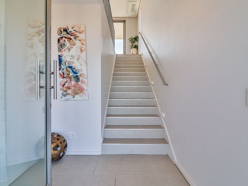 Luxury Home On Golf Estate - Photo 9