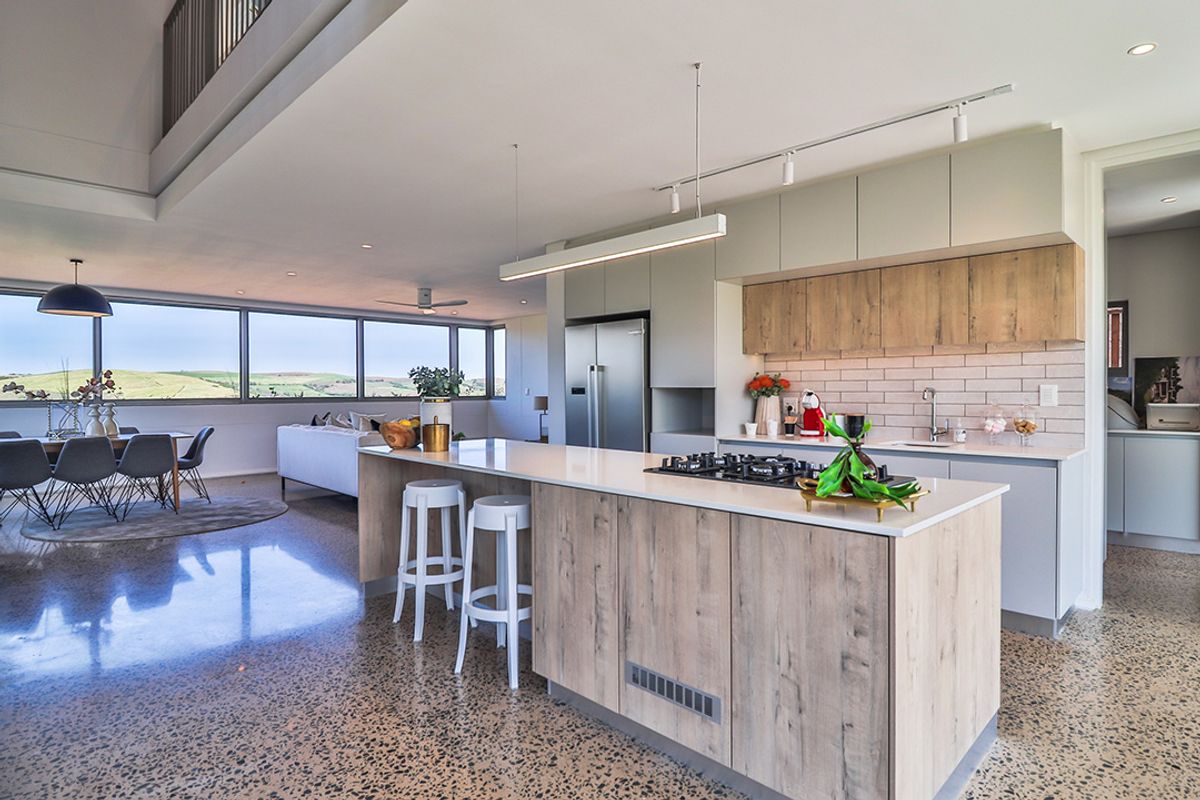 Luxury Home On Golf Estate - Photo 4