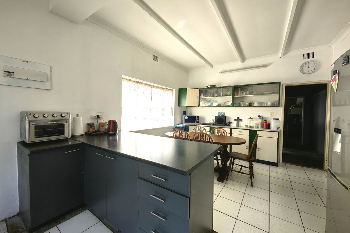 Dual Income Delight in Bo-Dorp – Home + 2 Flatlets! - Photo 2