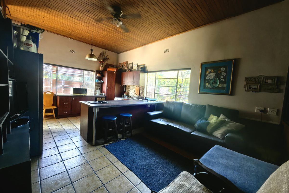 Dual Income Delight in Bo-Dorp – Home + 2 Flatlets! - Photo 5