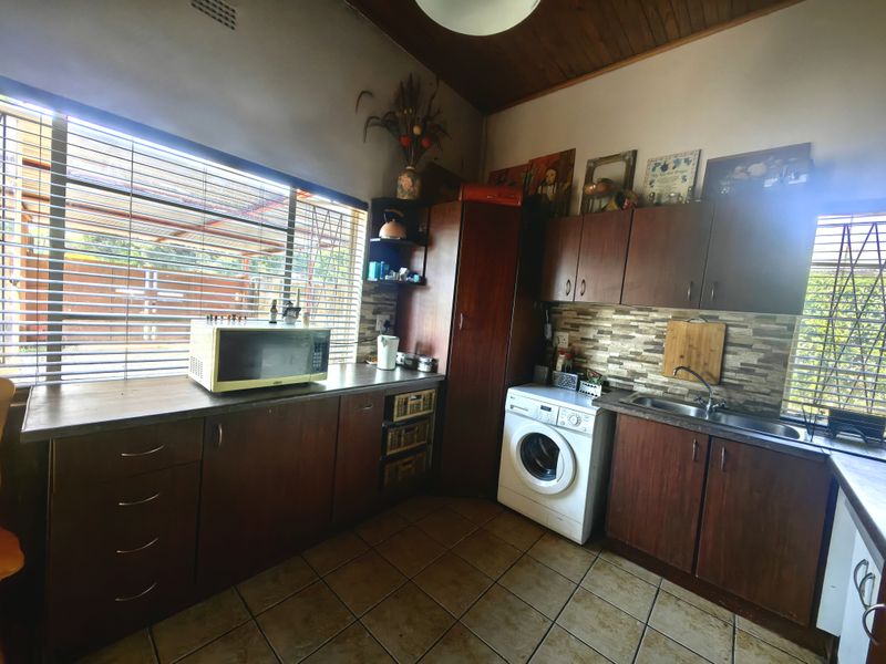 Dual Income Delight in Bo-Dorp – Home + 2 Flatlets! - Photo 7