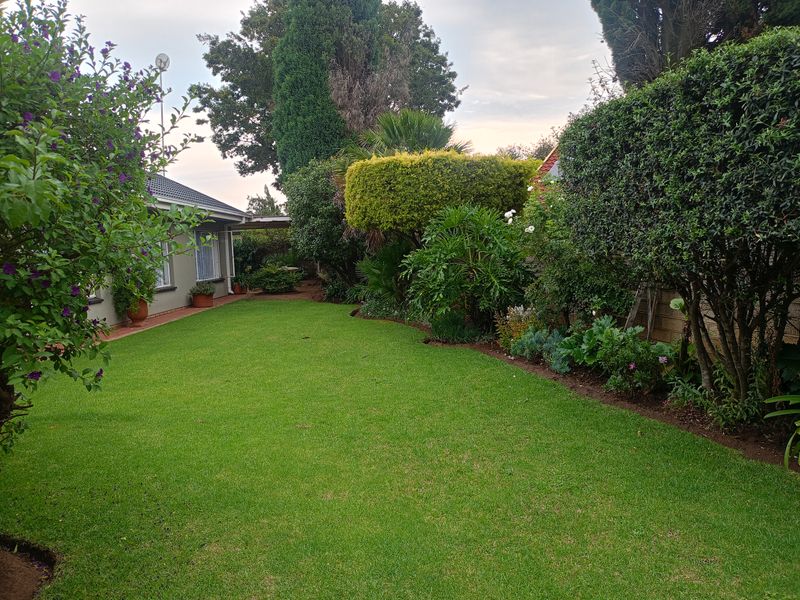 Beautiful 3-Bedroom Family Home with Pool & Entertainment Area - Photo 2