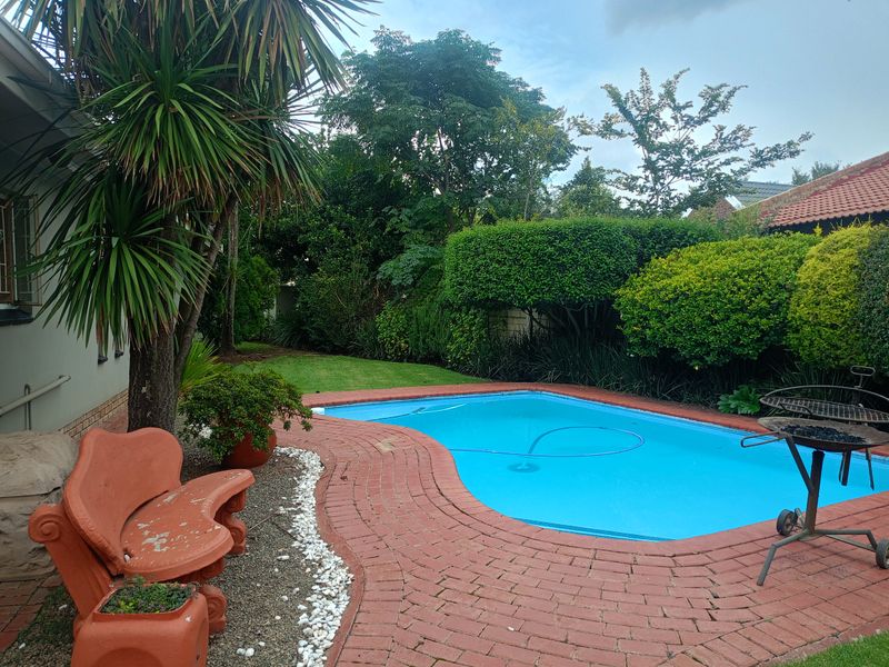 Beautiful 3-Bedroom Family Home with Pool & Entertainment Area - Photo 1