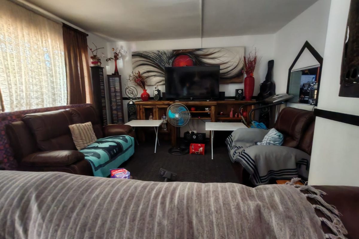 3 Bedroom Townhouse for sale In Sasolburg Ext 2 - Photo 4