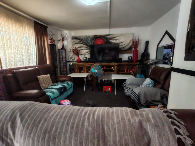 3 Bedroom Townhouse for sale In Sasolburg Ext 2 - Photo 4