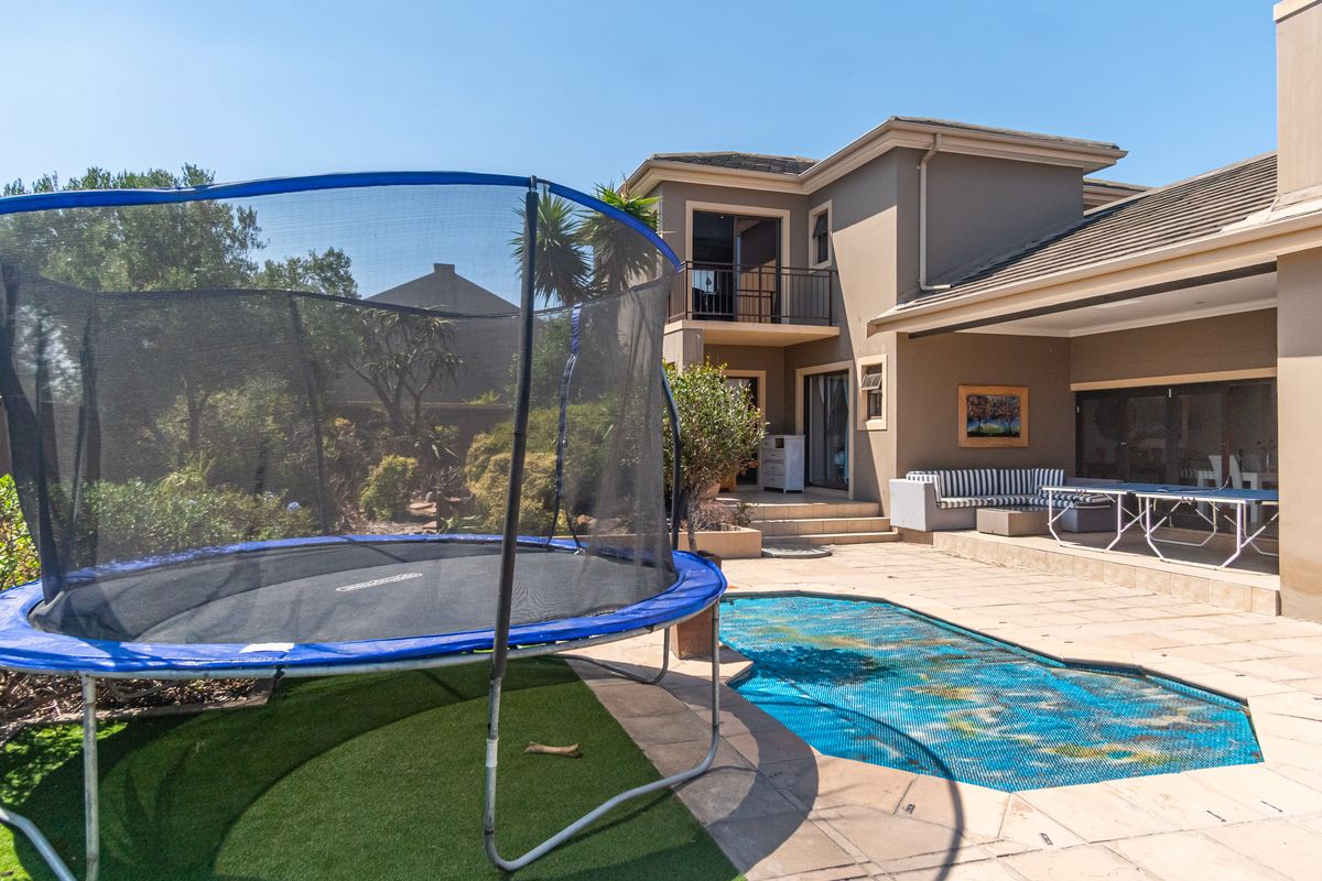 Stunning Family Home in Sandown Big Bay Estate! - Photo 3