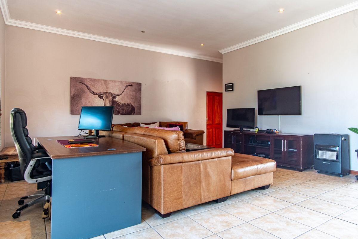 Stunning Family Home in Sandown Big Bay Estate! - Photo 5