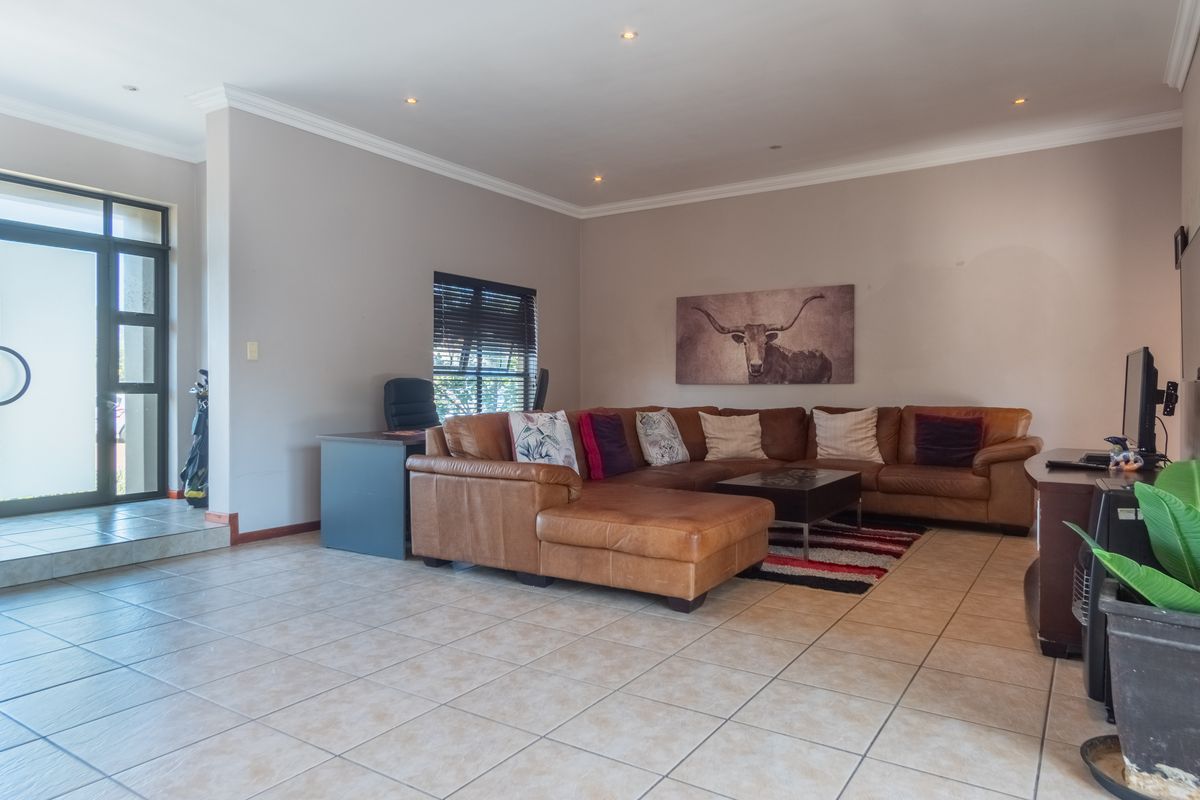 Stunning Family Home in Sandown Big Bay Estate! - Photo 4