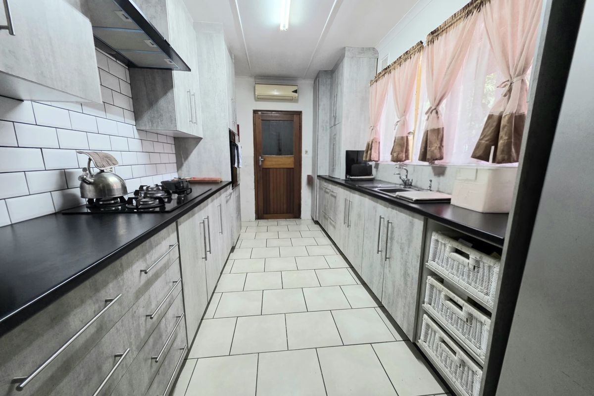 Charming Family Home in the Heart of Arboretum - Photo 3