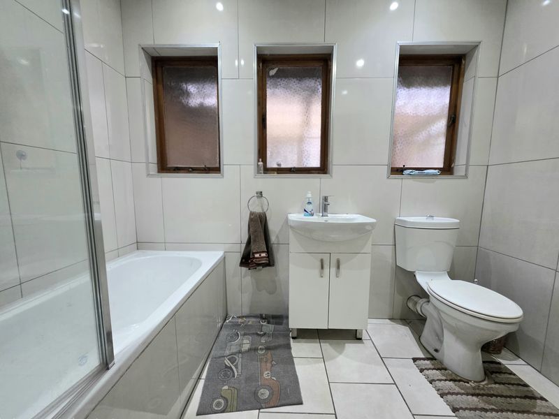 Charming Family Home in the Heart of Arboretum - Photo 9