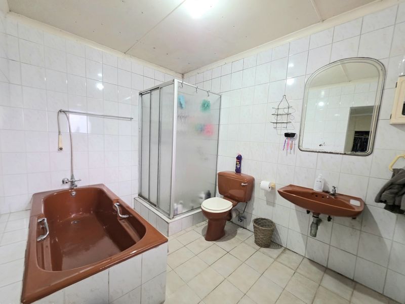 Charming Family Home in the Heart of Arboretum - Photo 8