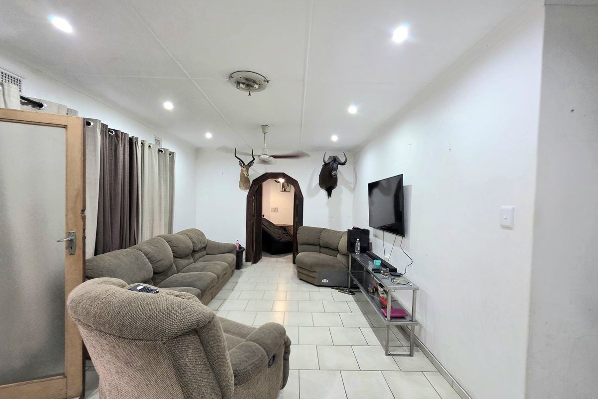 Charming Family Home in the Heart of Arboretum - Photo 5