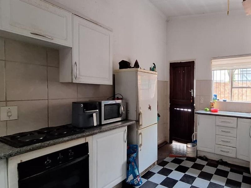 A TRUE delight for any DIY and investor - Photo 8