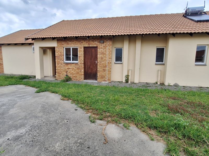 Spacious Family Living with Comfort and Security - Photo 5