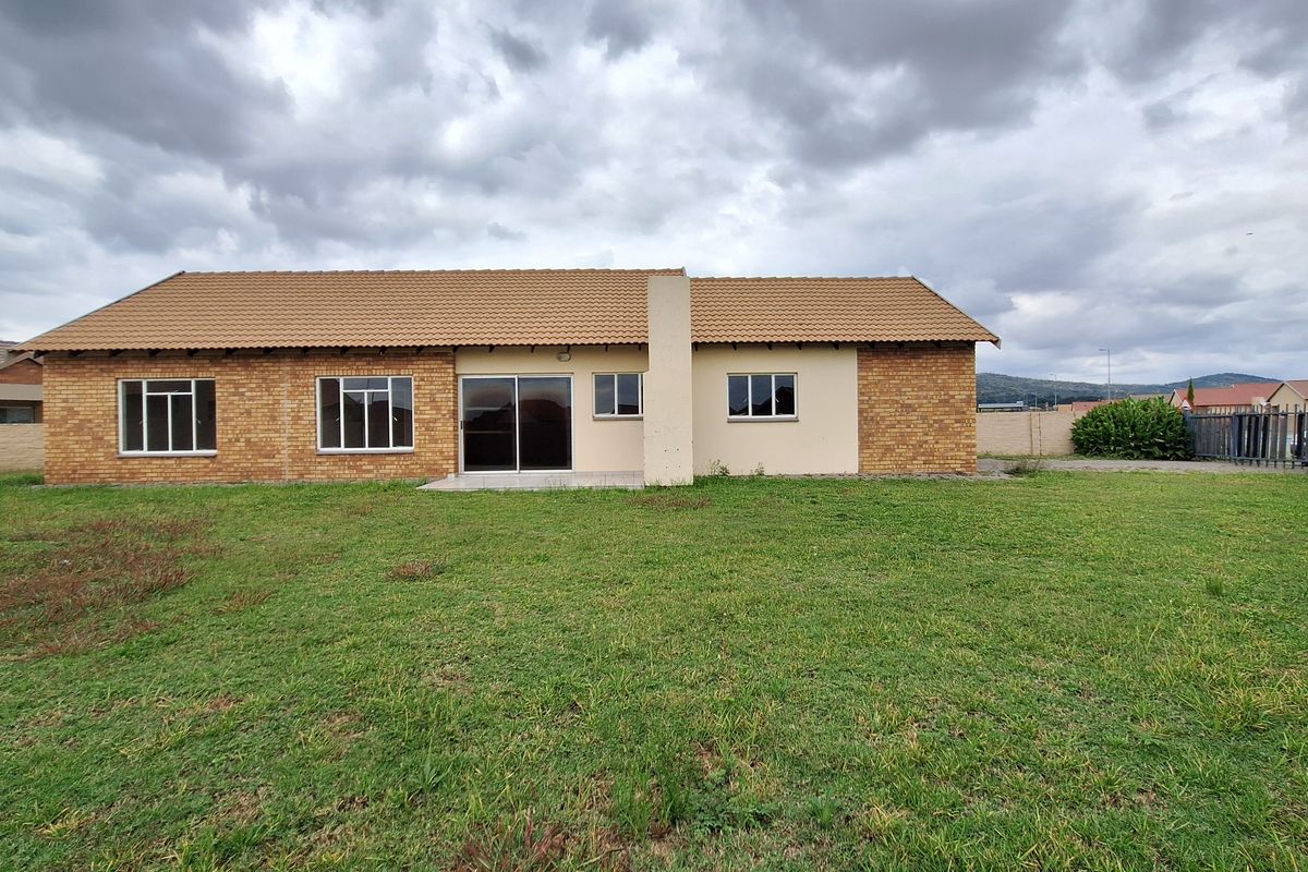 Spacious Family Living with Comfort and Security - Photo 2