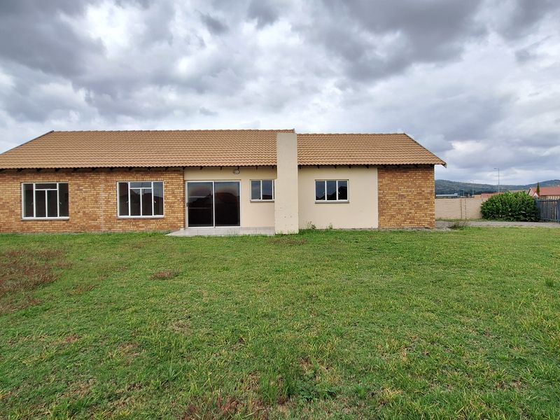 Spacious Family Living with Comfort and Security - Photo 2