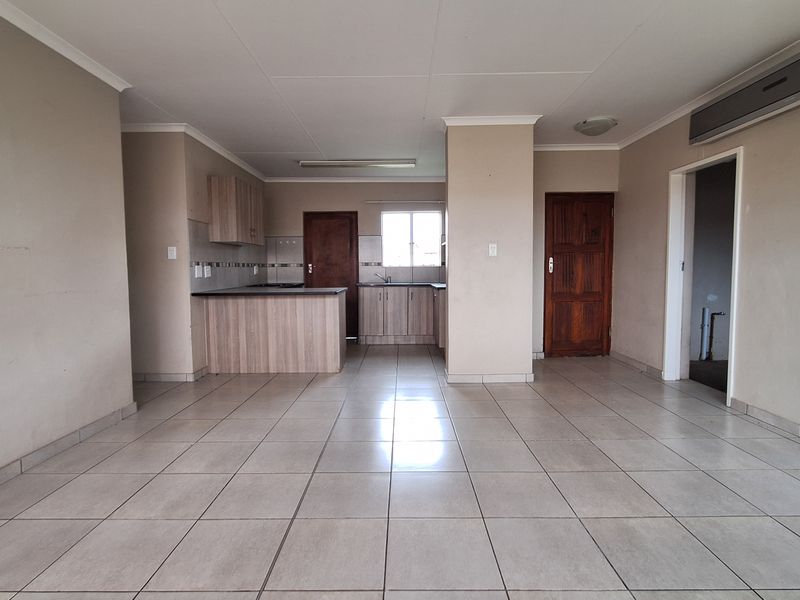 Spacious Family Living with Comfort and Security - Photo 10