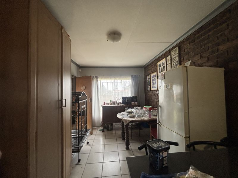 Family Home at a Fabulous Price - Photo 6