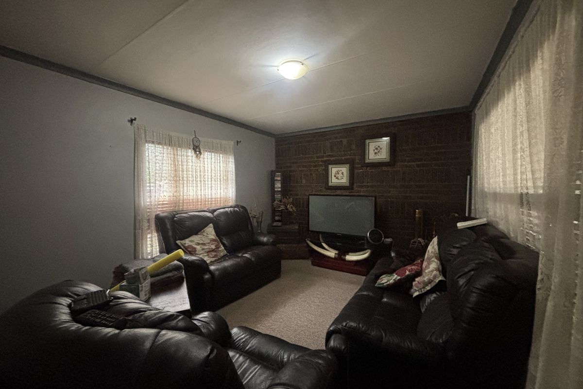 Family Home at a Fabulous Price - Photo 5