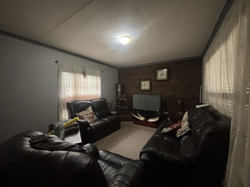 Family Home at a Fabulous Price - Photo 5