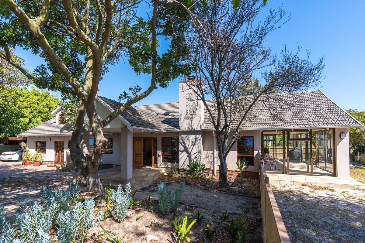 Just Move In | Renovated 3-Bedroom Corner Gem in Pinelands - Photo 2