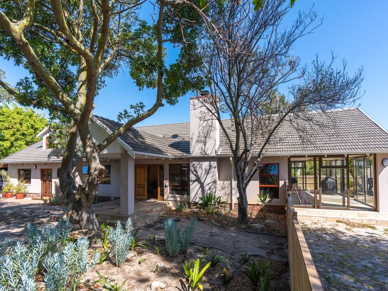 Just Move In | Renovated 3-Bedroom Corner Gem in Pinelands - Photo 2