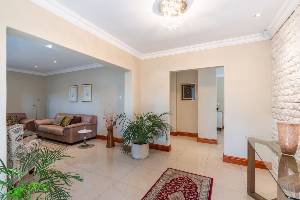 Just Move In | Renovated 3-Bedroom Corner Gem in Pinelands - Photo 4