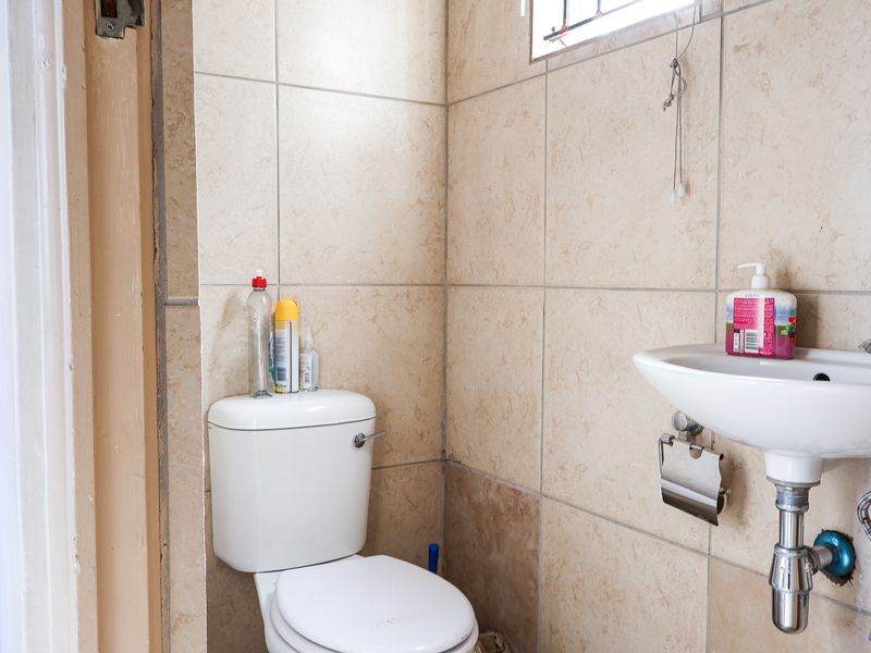 Two Bedroom Apartment in Scottsville for Sale - Photo 9